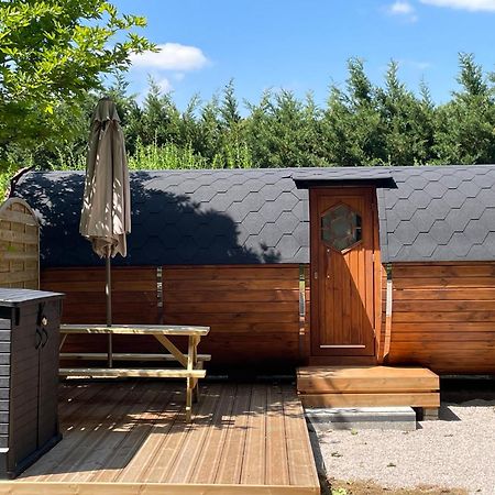 Tonneau Herbergement Insolite Au Camping Des Nieres Ebreuil ภายนอก รูปภาพ