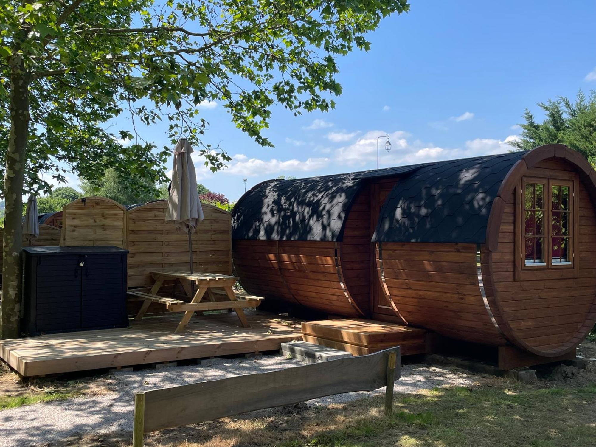 Tonneau Herbergement Insolite Au Camping Des Nieres Ebreuil ภายนอก รูปภาพ