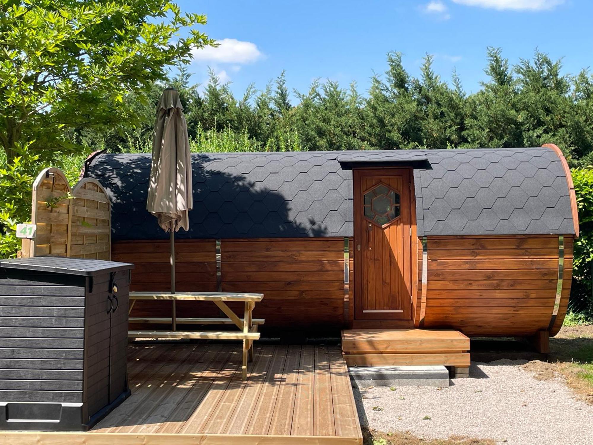 Tonneau Herbergement Insolite Au Camping Des Nieres Ebreuil ภายนอก รูปภาพ